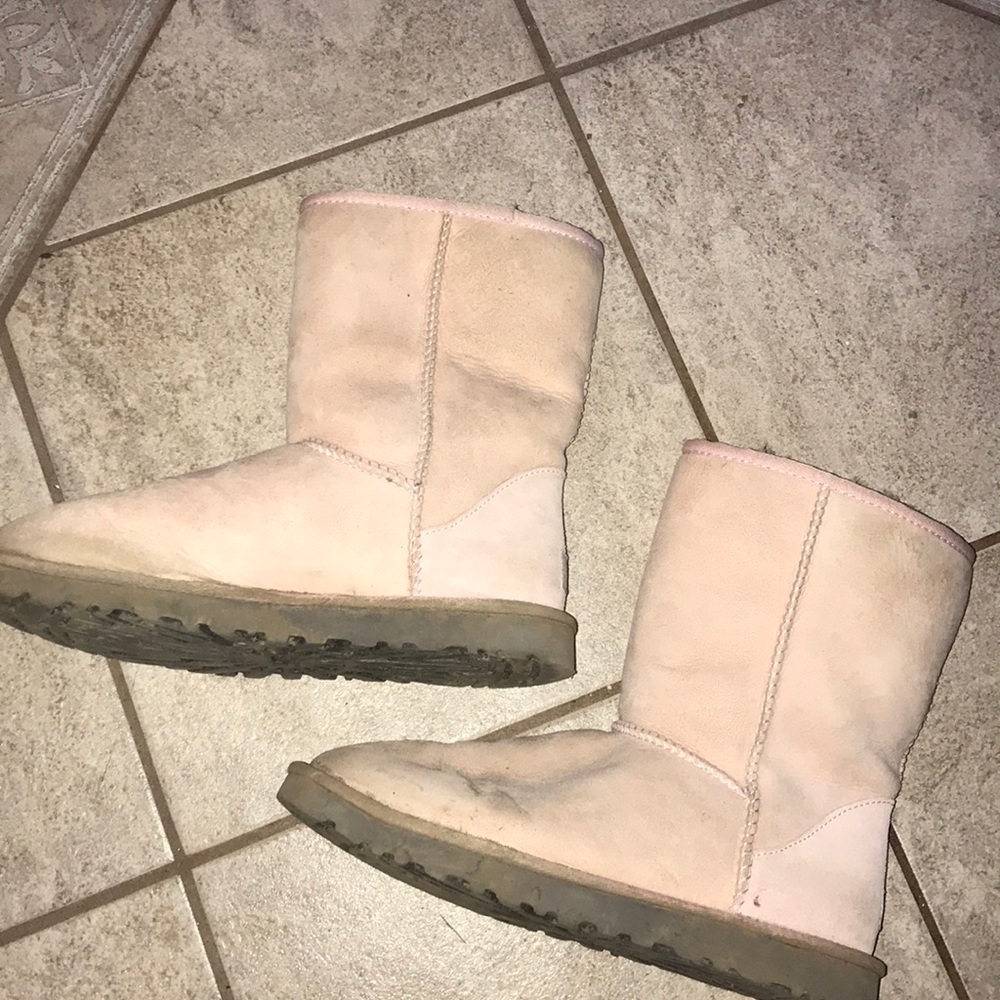 Light pink ugg boot